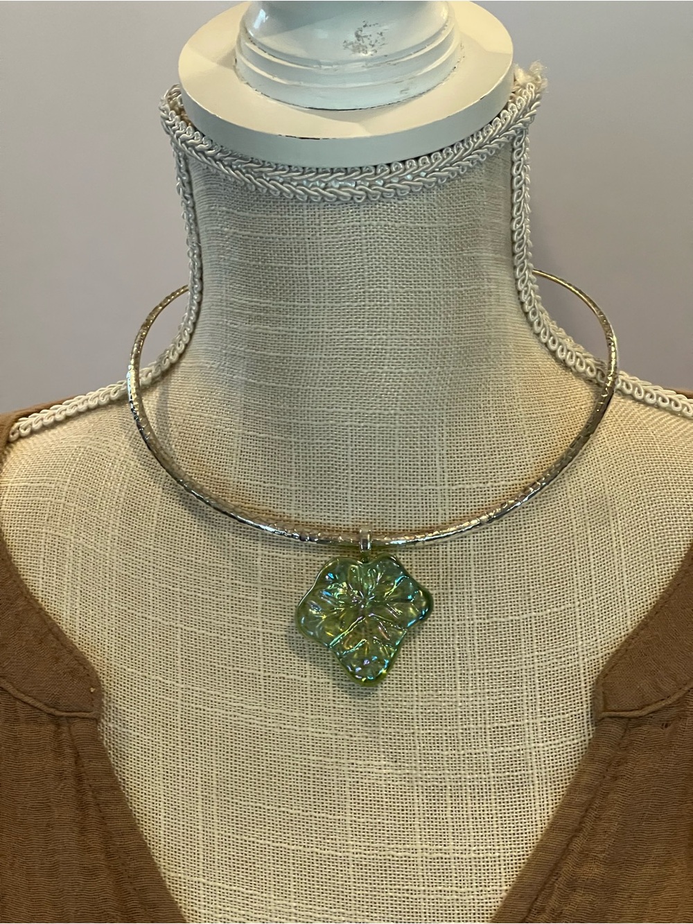 Choker with Glass Pendant